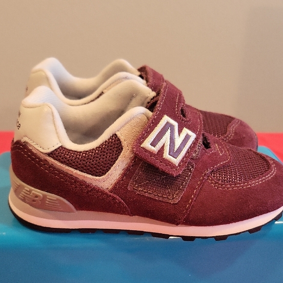New Balance 574 Kid Shoe - Picture 2 of 4